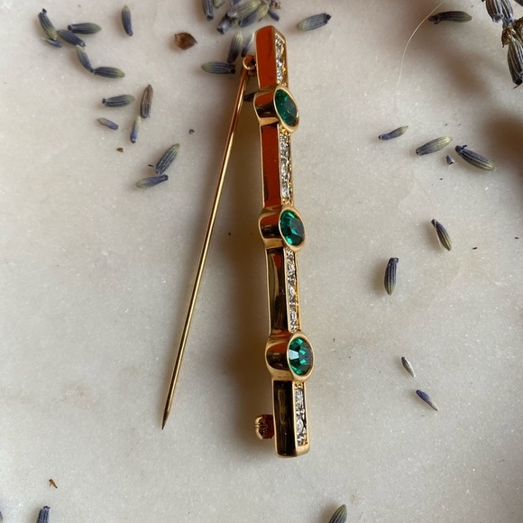 Swarovski S.A.L bar gold tone pin with green and white crystals - Picture 9 of 15